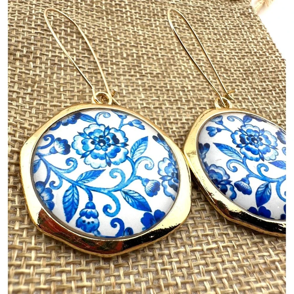 Cobalt Blue Floral Epoxy‎ Resin Round Gold Tone Earrings - Picture 2 of 4
